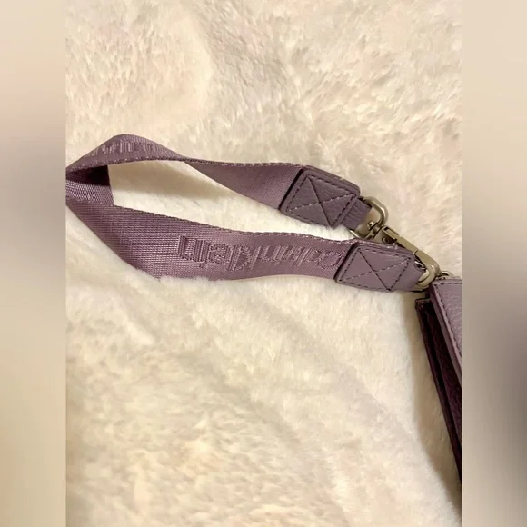 Calvin Klein CK Wristlet/Small Purse Lavender - Picture 2 of 5